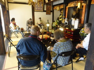 城興寺で行われた語らいカフェの様子